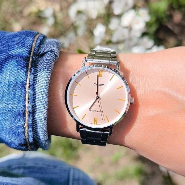 Женские часы CASIO LTP-VT01D-4B серебристые с розовым циферблатом LTP-VT01D-4B фото
