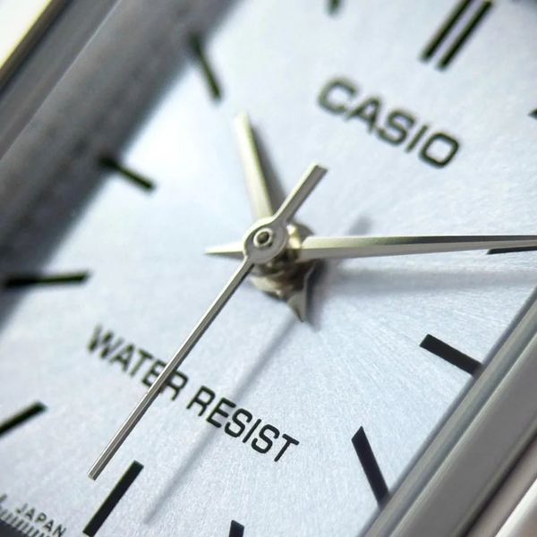 Жіночий годинник CASIO LTP-V007D-2E прямокутні з блакитним циферблатом LTP-V007D-2E фото