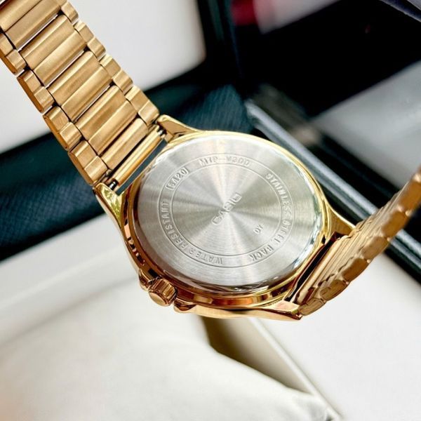 Мужские часы CASIO MTP-V300G-7AUDF классические золотистые с хронографом и белым циферблатом MTP-V300G-7AUDF фото