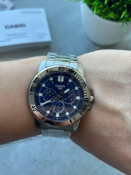 Чоловічий годинник CASIO MTP-VD300D-2E масивний з хронографом синій циферблат 107889621 фото
