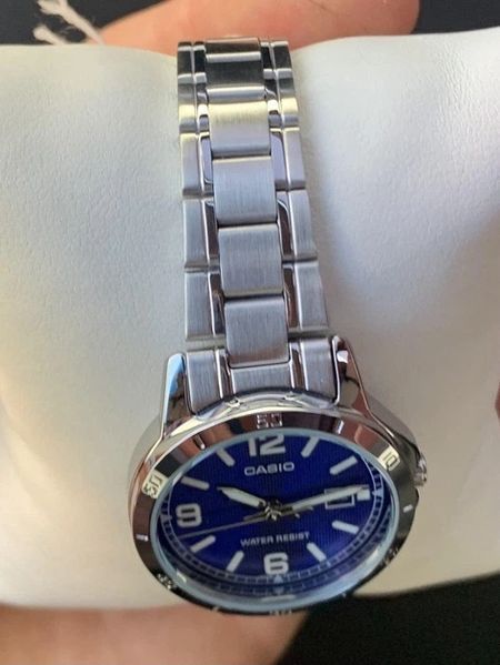 copy_Женские часы CASIO LTP-V004D-1B2UDF серебристые с черным циферблатом и цифрами LTP-V004D-2B фото