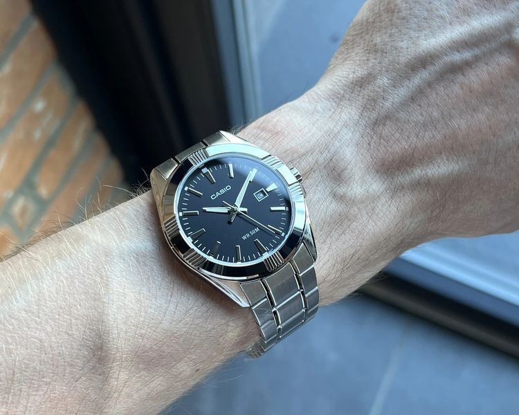 Чоловічий годинник CASIO MTP-1308D-1A масивний чорний циферблат WR 50 MTP-1308D-1A фото
