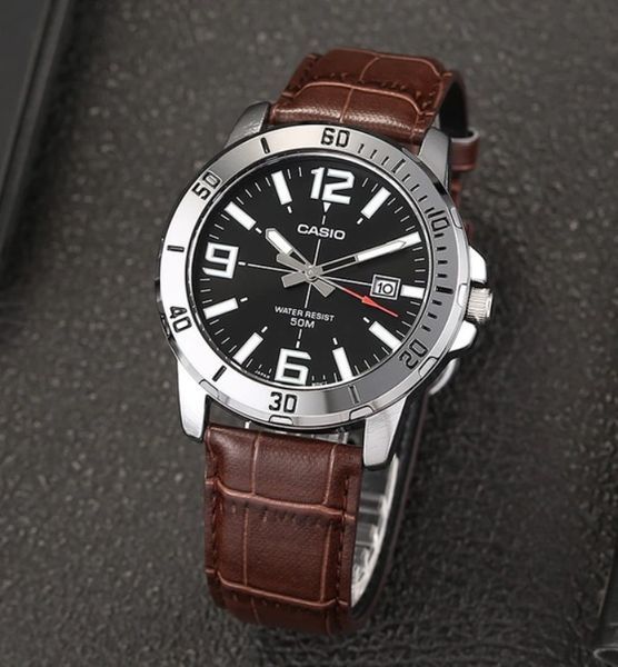 Чоловічий годинник CASIO MTP-VD01L-1BVUDF класичний з коричневим шкіряним ремінцем MTP-VD01L-1BVUDF фото