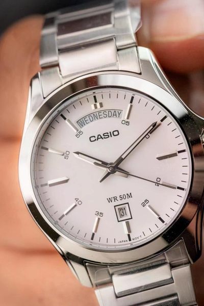 Чоловічий годинник CASIO MTP-1370D-7A3V Data Day сріблястий з сріблястим циферблатом та датою 122705206 фото