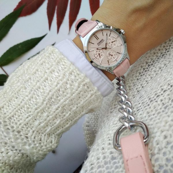 Жіночий годинник CASIO LTP-V300L-4A з хронографом на шкіряному ремінці 113882107 фото