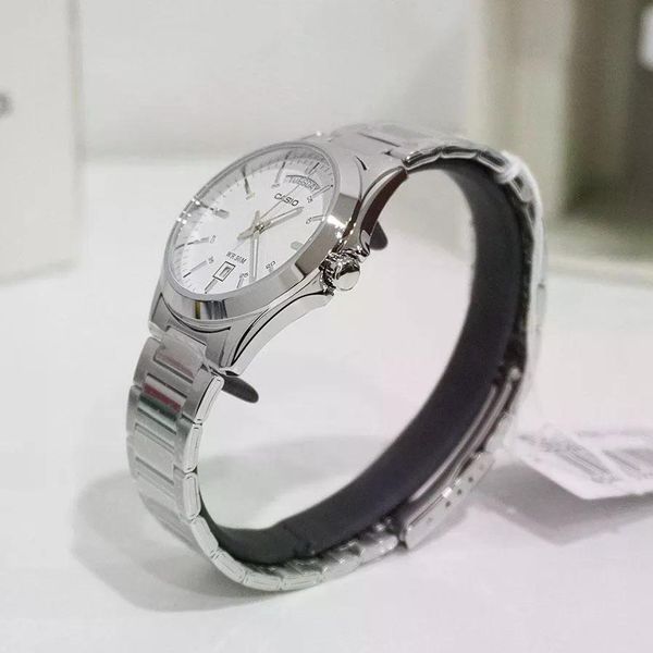 Чоловічий годинник CASIO MTP-1370D-7A3V Data Day сріблястий з сріблястим циферблатом та датою 122705206 фото