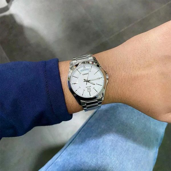 Чоловічий годинник CASIO MTP-1370D-7A3V Data Day сріблястий з сріблястим циферблатом та датою 122705206 фото