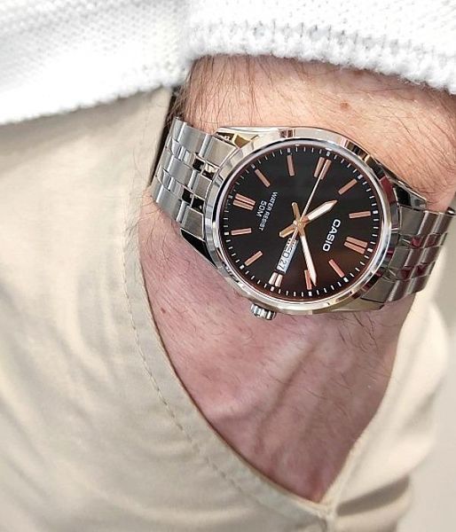 Мужские часы CASIO MTP-1335D-1A2VDF серебристые с черным циферблатом и датой 104180298 фото