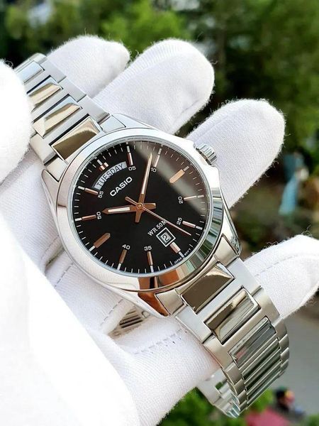 Мужские часы CASIO MTP-1370D-1A2 Data Day серебристые с черным циферблатом и датой 106770836 фото