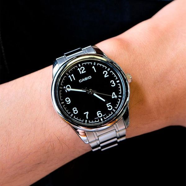 Чоловічий годинник CASIO MTP-V005D-1B4 сріблясті з чорним циферблатом та цифрами 104524139 фото