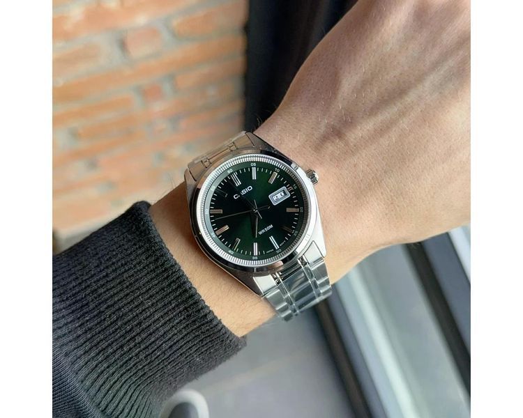 Чоловічий годинник Casio MTP-B180D-3A сріблястий з зеленим циферблатом та датою WR 50 M 113883025 фото