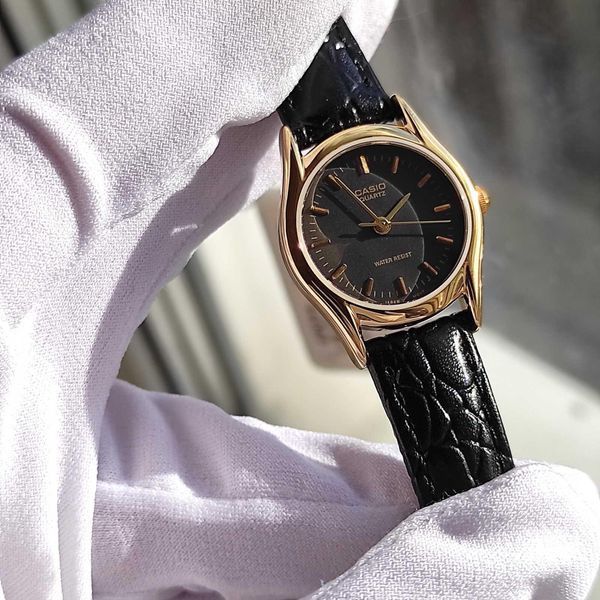 Женские часы Casio LTP-1094Q-1A золотистые с черным циферблатом и кожаным ремешком 113882449 фото