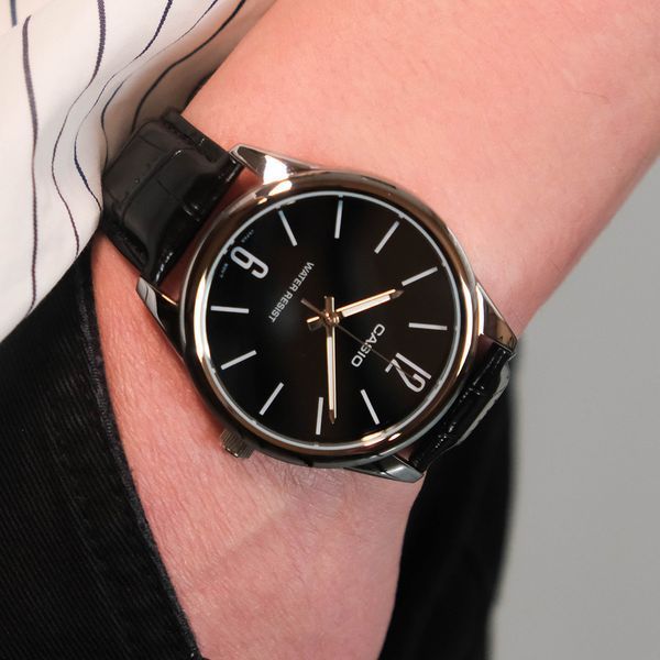 Чоловічий годинник CASIO MTP-V005L-1B MTP-V005L-1B фото