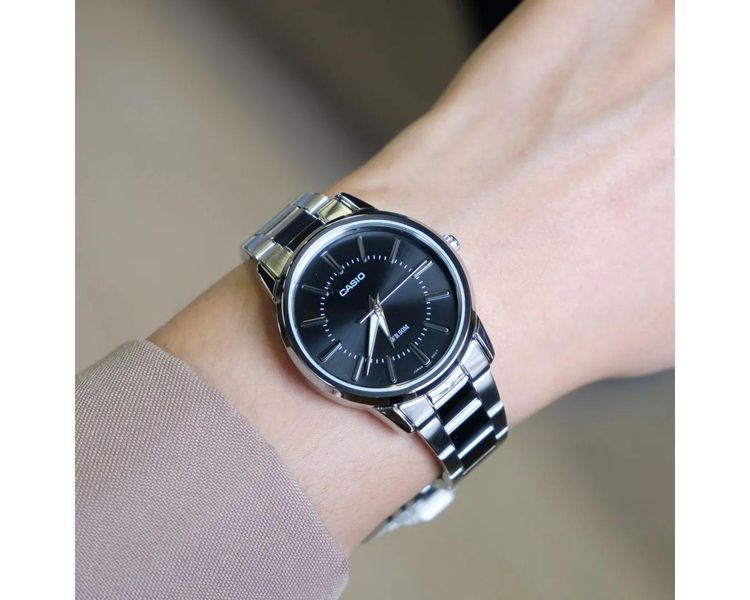 Женские часы CASIO LTP-1303D-1AVDF серебристые с черным циферблатом 104831481 фото