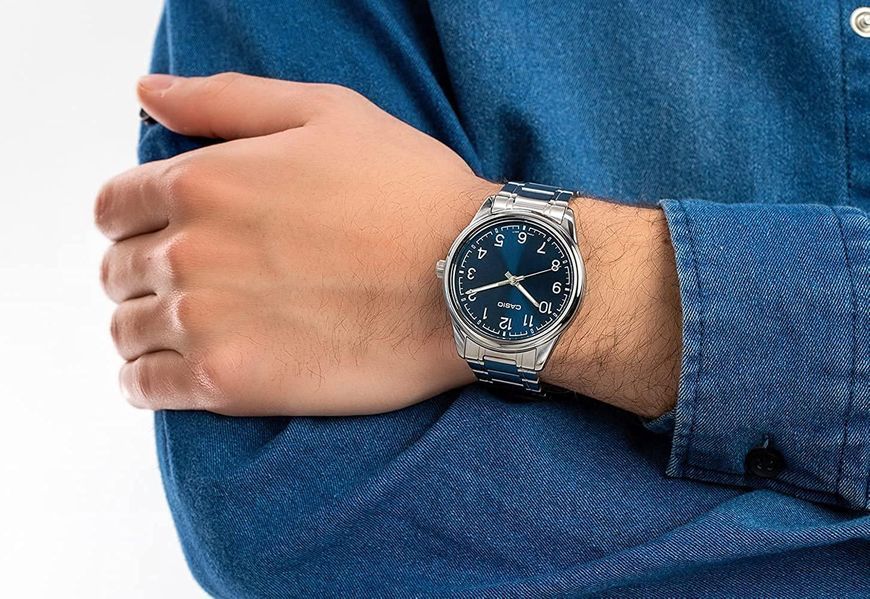 Чоловічий годинник CASIO MTP-V005D-2B4 сріблясті з синім циферблатом та цифрами 104524156 фото