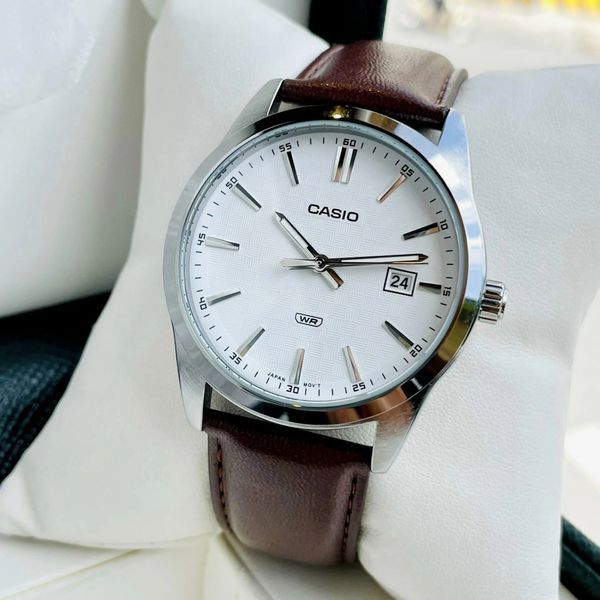 Чоловічий годинник CASIO MTP-VD03L-5A-1A на шкіряному ремінці MTP-VD03L-5A фото