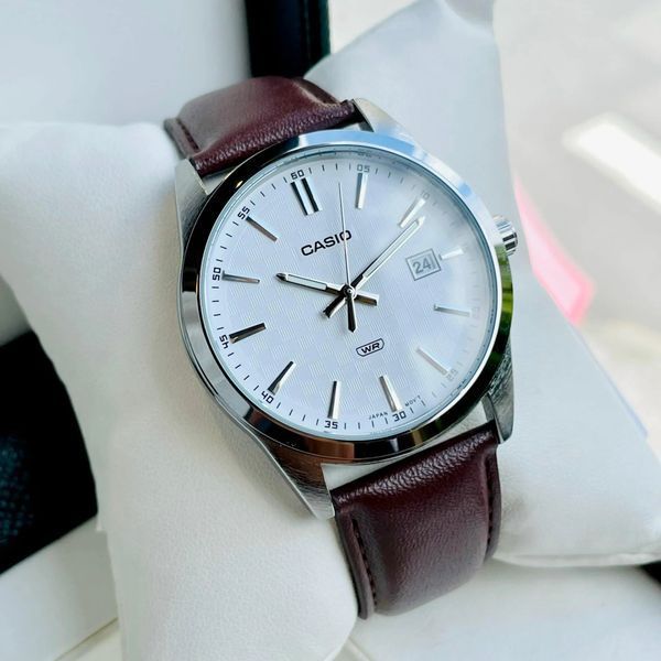 Чоловічий годинник CASIO MTP-VD03L-5A-1A на шкіряному ремінці MTP-VD03L-5A фото
