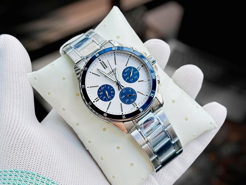 Чоловічий годинник CASIO MTP-1374D-7A2VDFз хронографом та білим циферблатом 104099084 фото