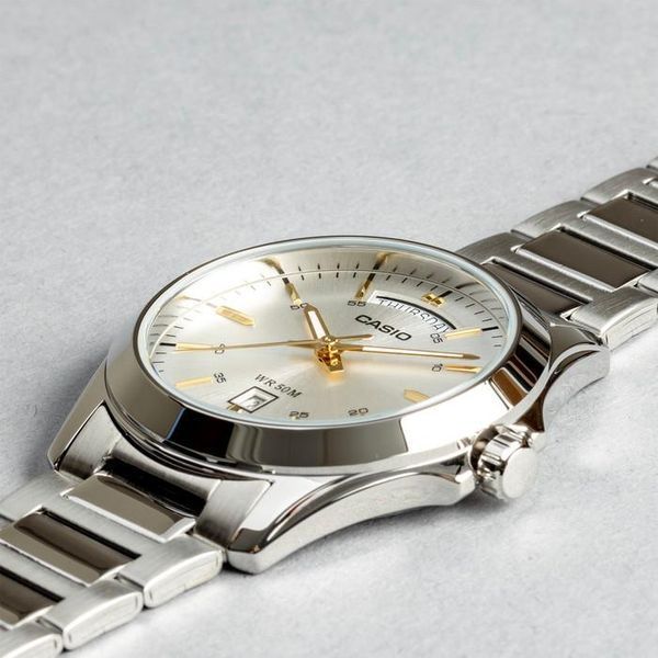 Чоловічий годинник CASIO MTP-1370D-7A2VEF Data Day сріблястий з сріблястим циферблатом та датою MTP-1370D-7A2VEF фото