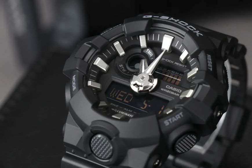 Чоловічий годинник CASIO G-Shock GA-700-1BER GA-700-1BER фото