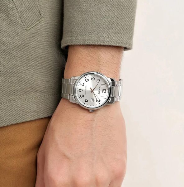 Мужские часы CASIO MTP-V002D-7B серебристые с арабскими цифрами 113882123 фото