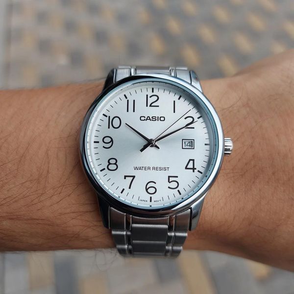 Мужские часы CASIO MTP-V002D-7B серебристые с арабскими цифрами 113882123 фото