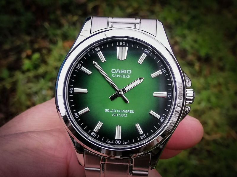 Чоловічий годинник CASIO MTS-RS100D-3A з сапфіровим склом на сонячною батареєю MTS-RS100D-3A фото