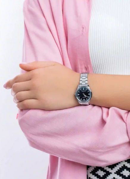 Женские часы CASIO LTP-V005D-1AUDF серебристые с черным циферблатом LTP-V005D-1AUDF фото
