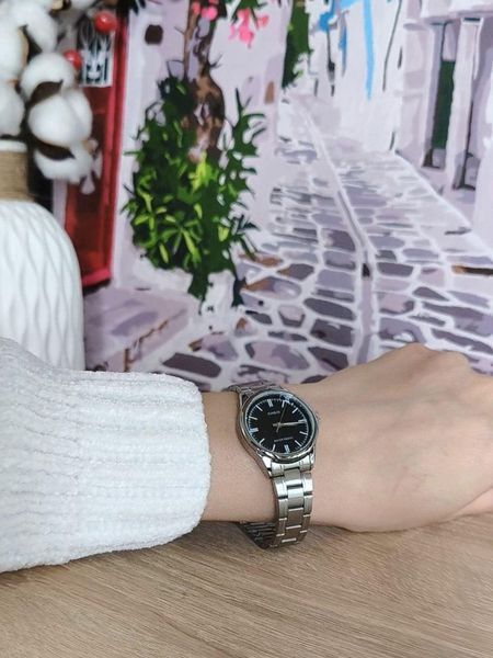 Женские часы CASIO LTP-V005D-1AUDF серебристые с черным циферблатом LTP-V005D-1AUDF фото