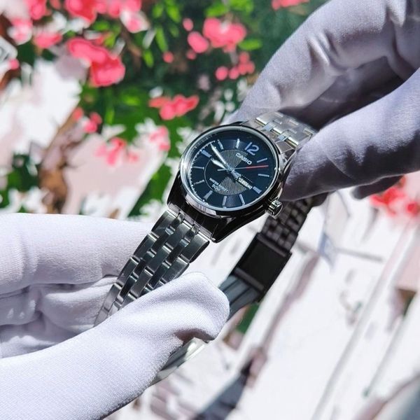 Женские часы CASIO LTP-1335D-1AVDF серебристые с черным циферблатом 105217507 фото