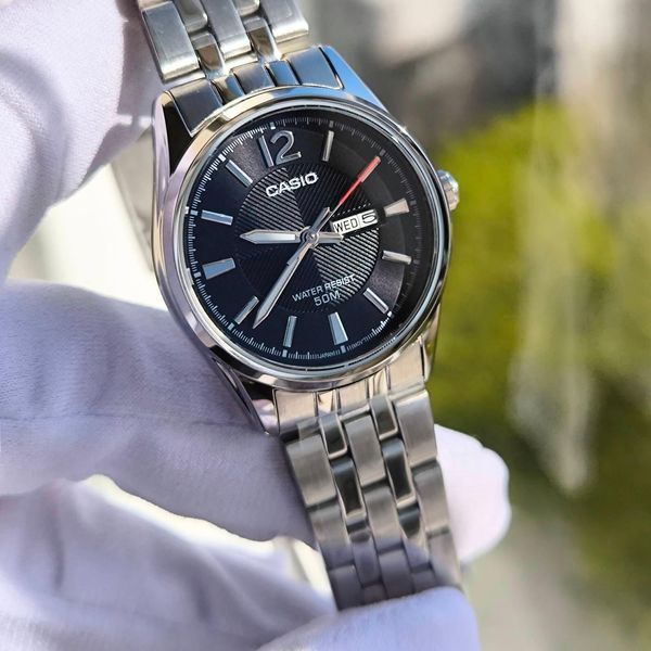 Женские часы CASIO LTP-1335D-1AVDF серебристые с черным циферблатом 105217507 фото