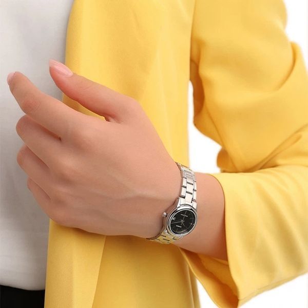 Жіночий годинник CASIO LTP-V002D-1A сріблястий з чорним циферблатом LTP-V002D-1A фото