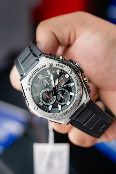 Мужские часы CASIO MWA-300H-1A с хронографом на каучуковом ремешке WR 100 MWA-300H-1A фото
