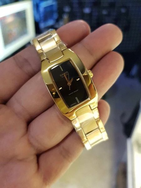 Жіночий годинник CASIO LTP-1165N-1C золотистий прямокутний з чорним циферблатом 13882828 фото