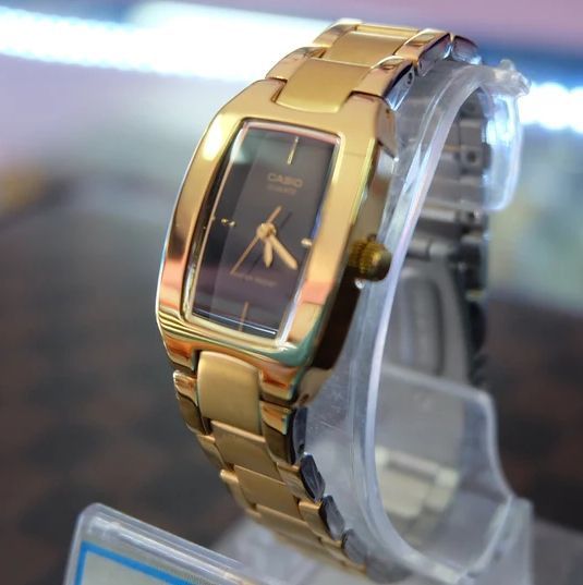 Жіночий годинник CASIO LTP-1165N-1C золотистий прямокутний з чорним циферблатом 13882828 фото