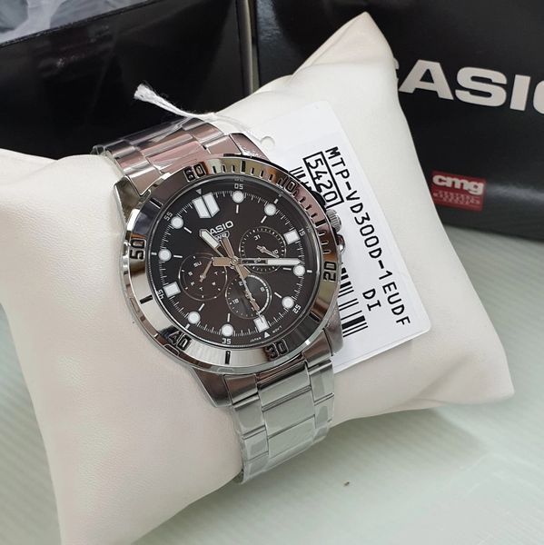 Мужские часы CASIO MTP-VD300D-1E массивный серебристый с хронографом черный циферблат WR 50 MTP-VD300D-1E фото