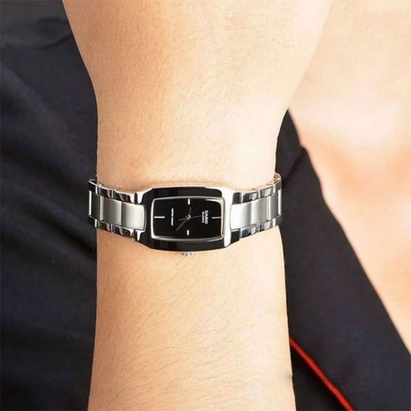 Женские часы CASIO LTP-1165A-1C прямоугольные с черным циферблатом 882828454 фото