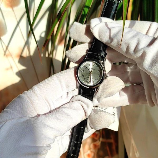 Женские часы CASIO LTP-V001L-7BUDF серебристые с серебристым циферблатом на кожаном ремешке LTP-V001L-7BUDF фото