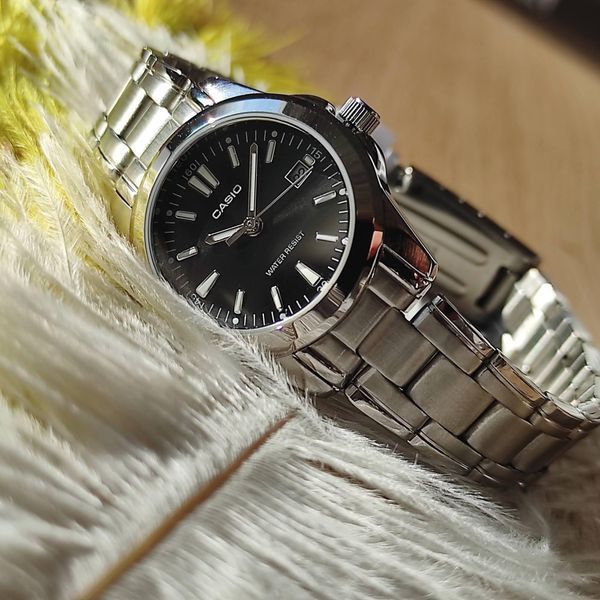 Жіночий годинник CASIO LTP-1215A-1A2 сріблясті з чорним циферблатом 113882046 фото