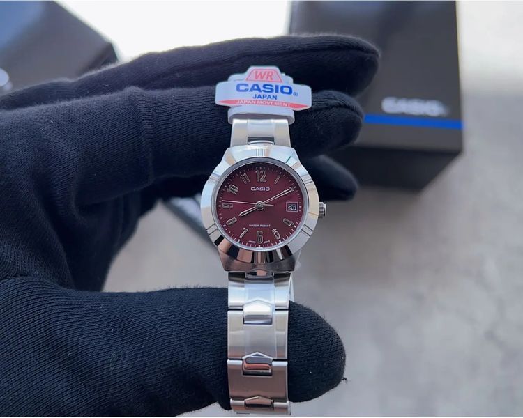 Женские часы CASIO LTP-1241D-4A2DF серебристые с бордовым циферблатом и цифрами LTP-1241D-4A2DF фото