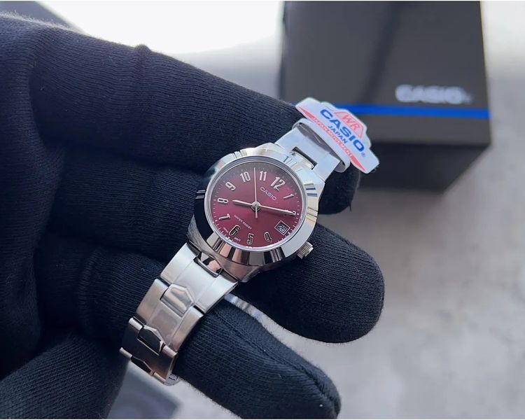 Женские часы CASIO LTP-1241D-4A2DF серебристые с бордовым циферблатом и цифрами LTP-1241D-4A2DF фото