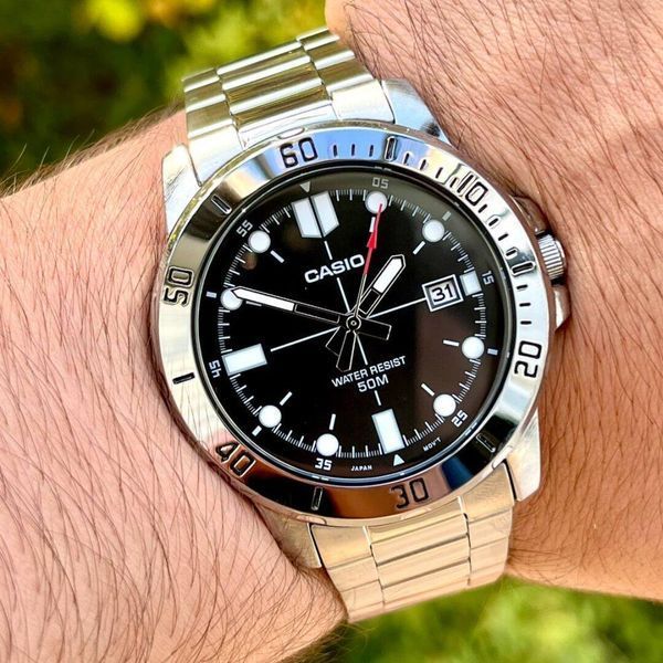 Чоловічий годинник CASIO MTP-VD01D-1EVUDF сріблясті масивні wr 50 m з чорним циферблатом 104643131 фото