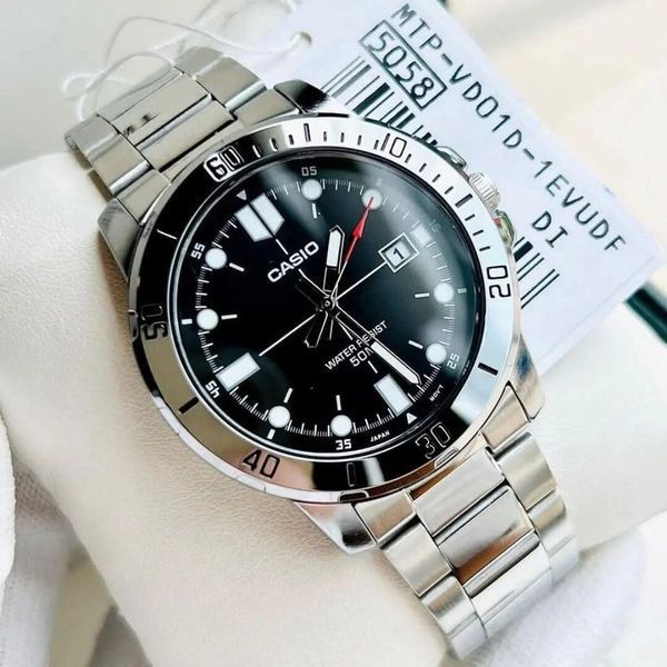 Чоловічий годинник CASIO MTP-VD01D-1EVUDF сріблясті масивні wr 50 m з чорним циферблатом 104643131 фото
