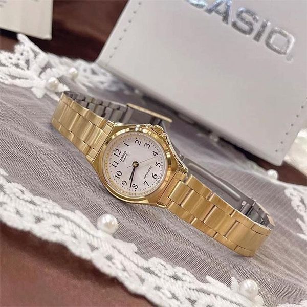 Женские часы CASIO LTP-1130N-7B золотистые с белым циферблатом и цифрами 113882532 фото
