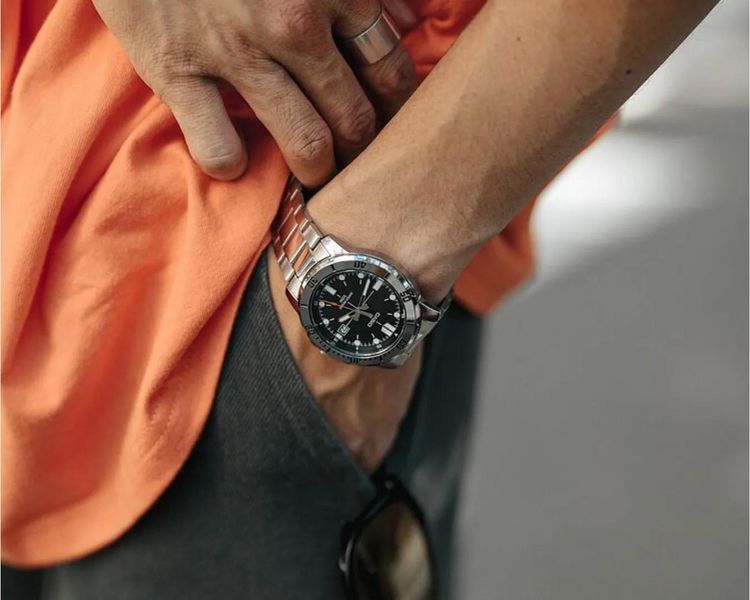 Чоловічий годинник CASIO MTP-VD01D-1EVUDF сріблясті масивні wr 50 m з чорним циферблатом 104643131 фото