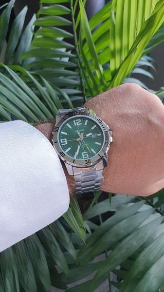 Чоловічий годинник CASIO MTP-VD01D-3B сріблясті масивні з арабськими цифрами wr 50 m з зеленим циферблатом 104180264 фото