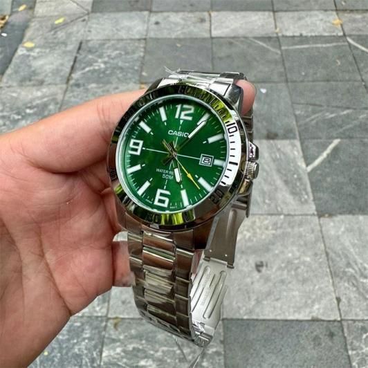 Чоловічий годинник CASIO MTP-VD01D-3B сріблясті масивні з арабськими цифрами wr 50 m з зеленим циферблатом 104180264 фото