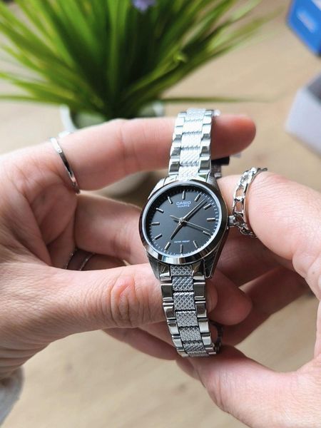 Женские часы CASIO LTP-1274D-1A серебристые с черным циферблатом 113882873 фото