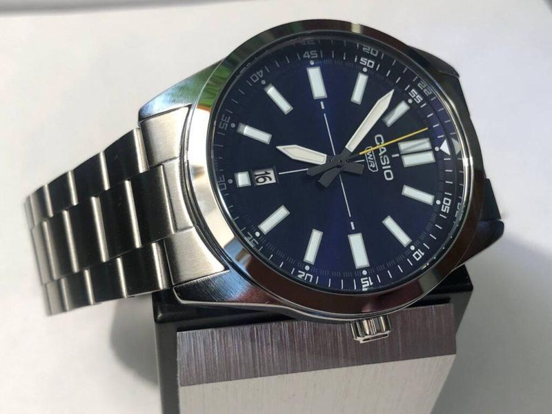 Чоловічий годинник CASIO MTP-VD02D-2EUDF сріблястий з синім циферблатом WR 50 104180369 фото