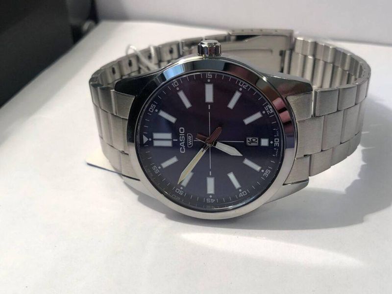 Чоловічий годинник CASIO MTP-VD02D-2EUDF сріблястий з синім циферблатом WR 50 104180369 фото